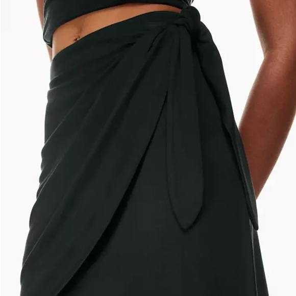 Wilfred black Saturn mini skirt - Picture 4 of 4